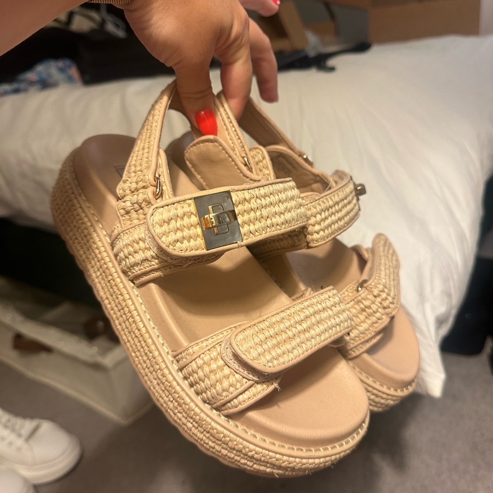 Steve Madden Raffia Woman’s Sandals with Adjustable Straps- Small Platform